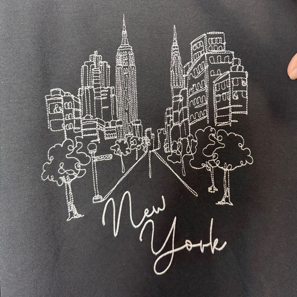 Jane & Delancey New York Graphic Sweatshirt Black - Picture 9 of 10